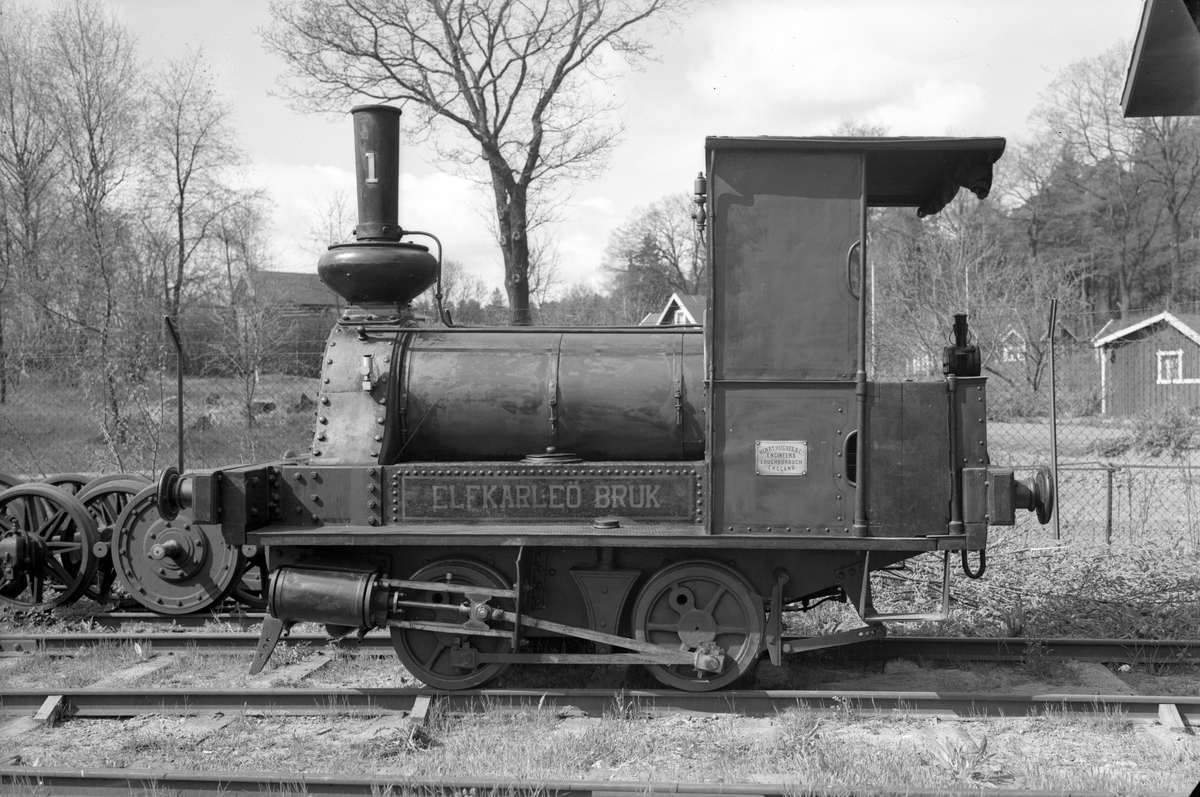 Elfkarleö Bruk nr 1 tillverkat 1873 av Henry Hughes & Co, Loughborough, England, köptes begagnat av Älvkarleö Bruk 1876 och användes som växellok mellan bruket och Älvkarleö station vid Uppsala-Gefle Järnvägar som då var nyöppnad.