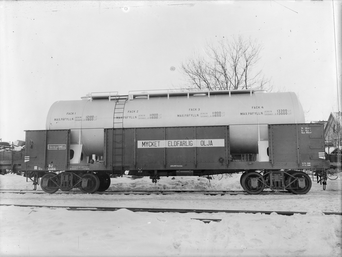 Bergslagernas Järnvägar, BJ Uo1 4466. BJ Ib boggivagn ombyggd till tankvagn