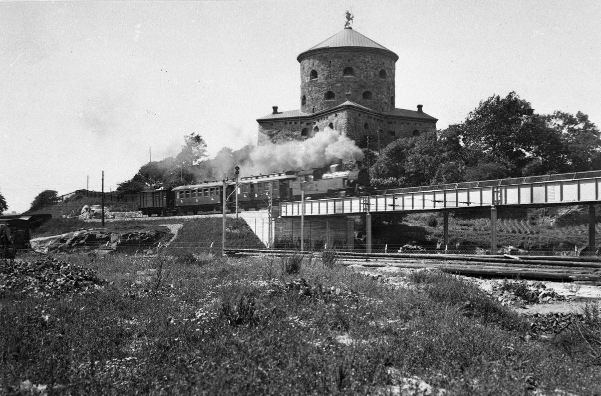 Tåg på VKB-viadukten