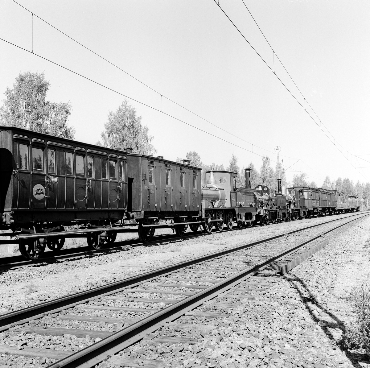 Person- och postvagn - Järnvägsmuseet / DigitaltMuseum