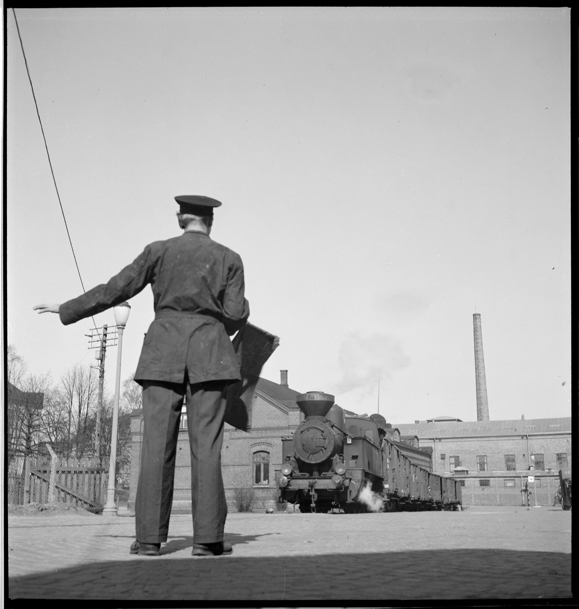 Stins ger signal till Statens Järnvägar, SJ N 1132.