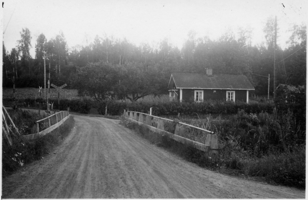 Järnvägsövergång vid Åhagen på linjen mellan Storsjö och Nelhammar.