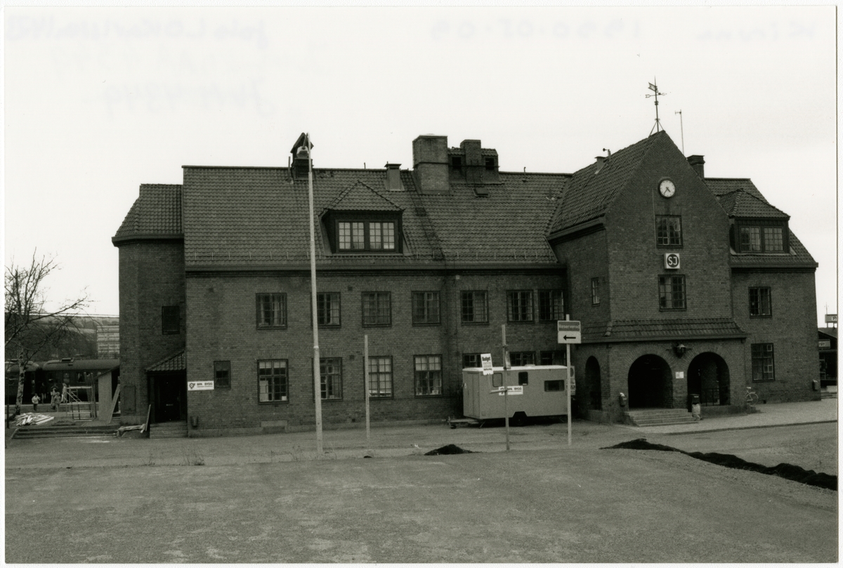 1915 nytt stationshus i tegel istället för det gamla som brunnit