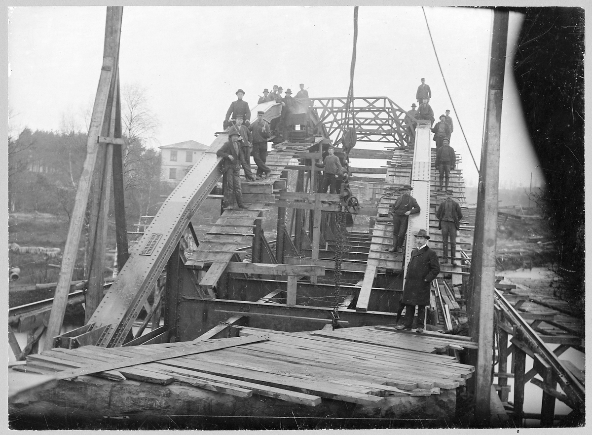 Bygge av Järnvägsbron över Nissan vid Gislaved, 1901.
