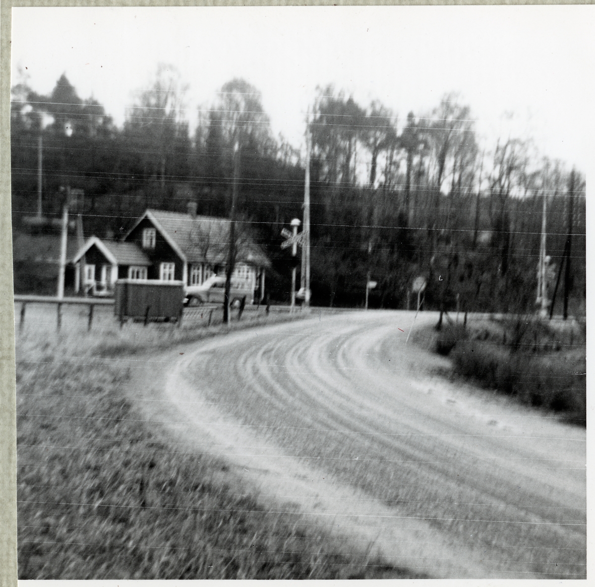 Järnvägsövergång vid Spång, på sträckan mellan Åsljunga och Örkelljunga.