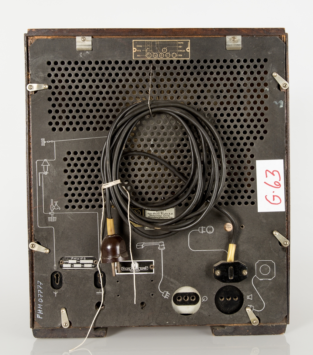 Radiomottaker Philips Octode Super. Lakkert trekasse, lyst trekk foran høyttaler, 3 kontrollknapper, søkeskala, alt på frontsiden.
