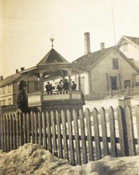 Frithjofs kvartett spiller i paviljong i Vadsø 1917-1918.