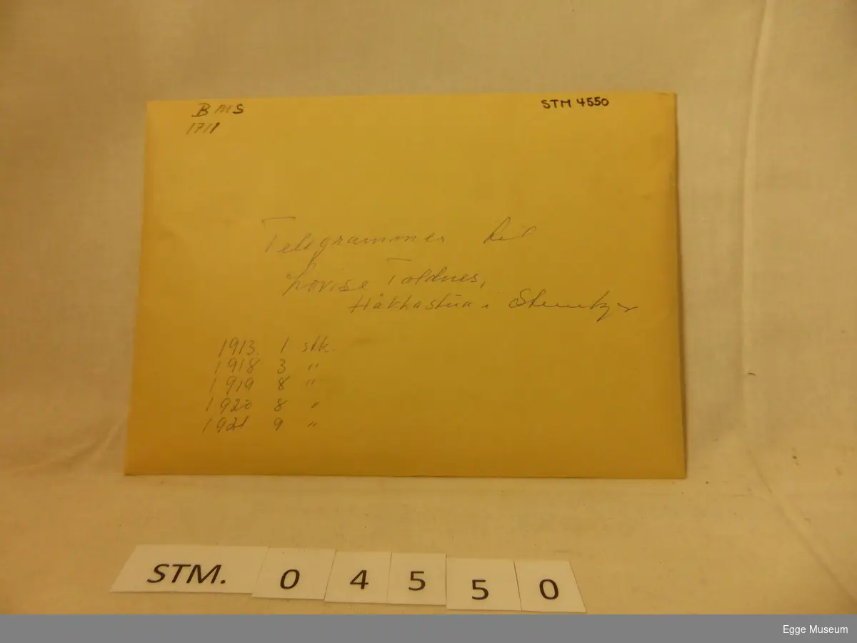 Form: Rektangulær. Telegram-hilsninger  håndskrevet.