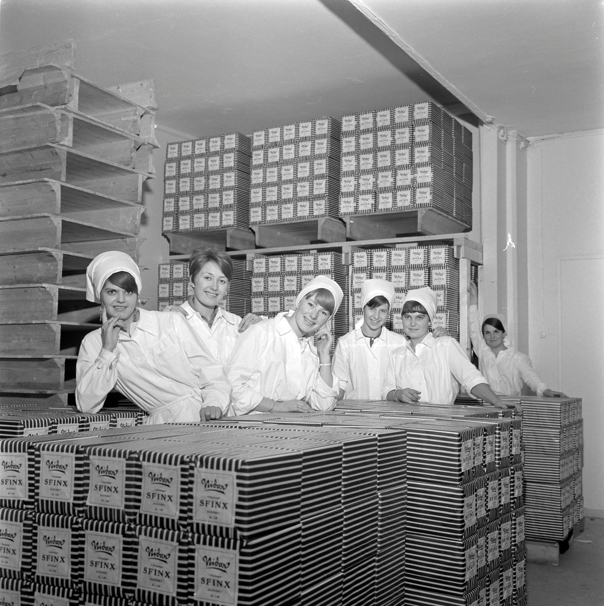 Nidar Chokoladefabrik A/S. Kvinner på lageret