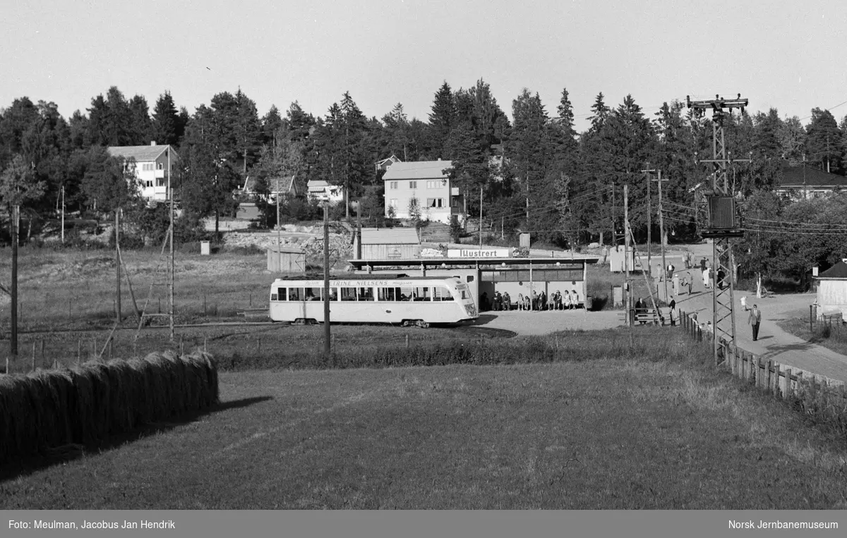 Oslo Sporveiers sporvogn nr. 173 "Gullfisk" i sløyen på Oppsal stasjon, endestasjon for Lilleaker-Østensjøbanen.