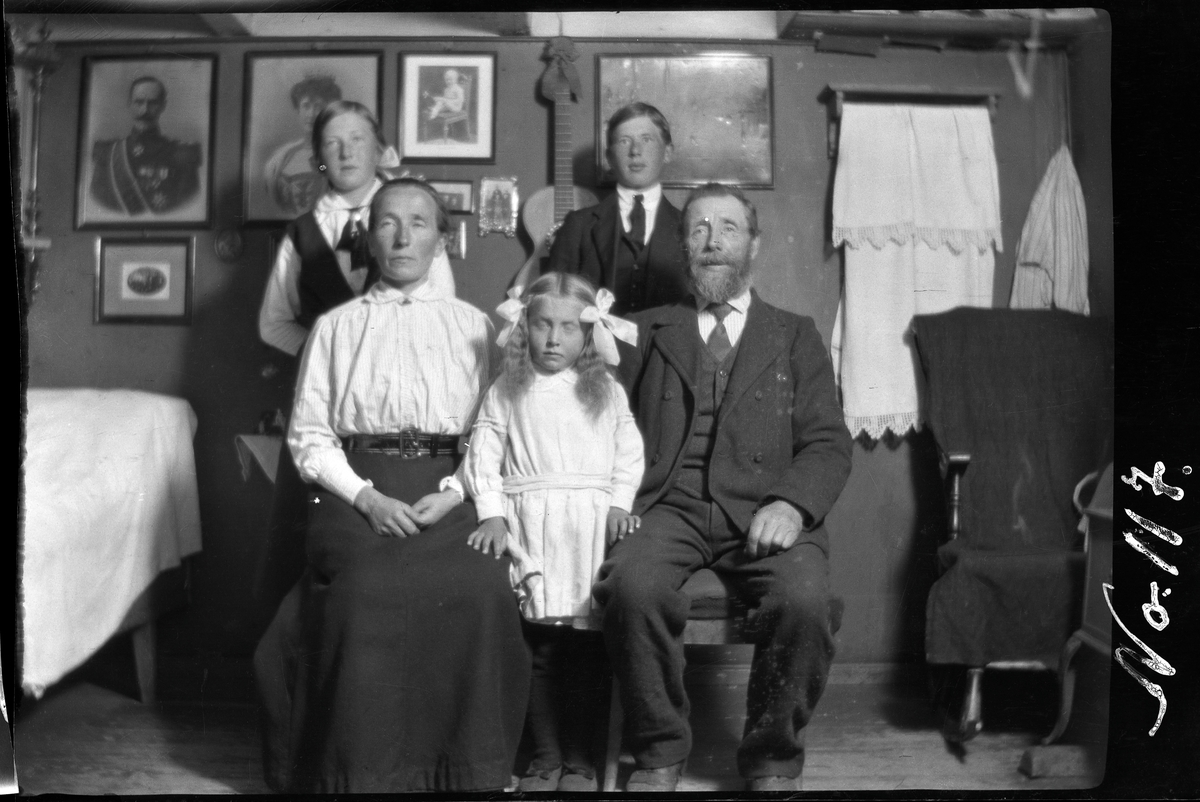 Familieportrett av familien Hansen Fuhr fra For på Grytøy.
