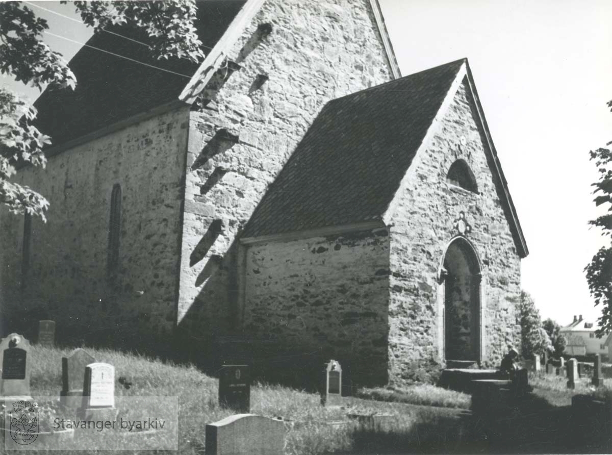 Hesby kirke i Steinnesvåg, Finnøy