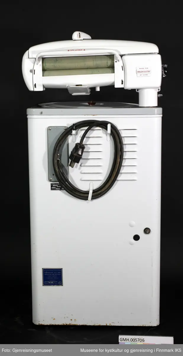 Elektrisk vaskemaskin med tøyvrider.