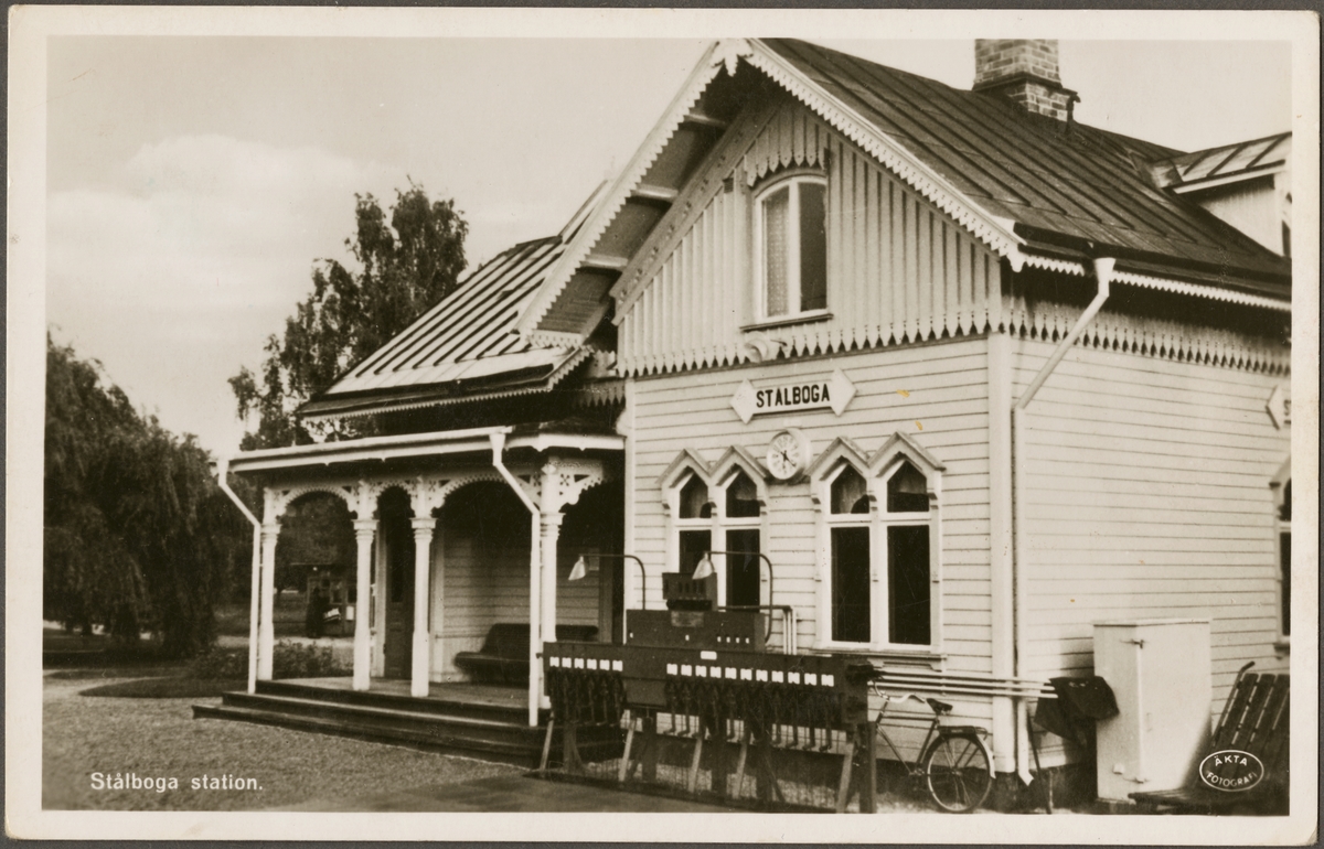 Stålboga stationshus, orten har numera stavningen Stålbåga (2016).