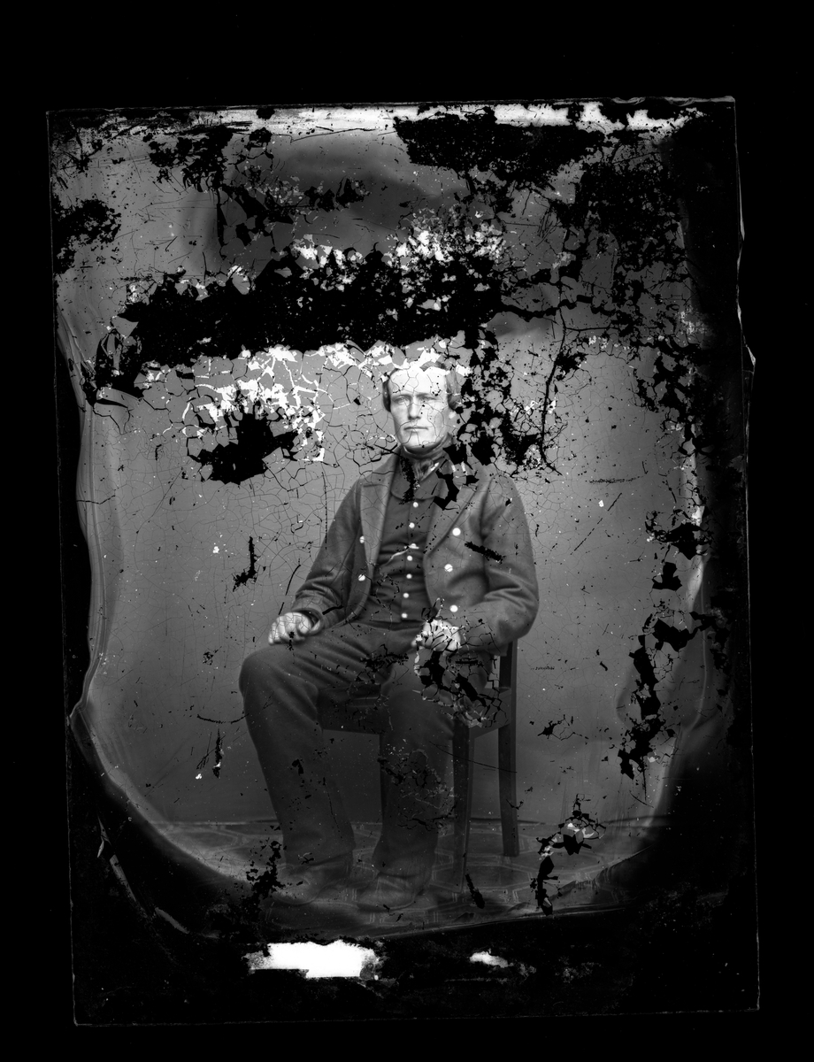 Fotosamling etter fotograf Knut Aslaksen Berdal. f. 1829 Einlaugdalen Vinje, d. 21.01.1895. Portrett ung mann