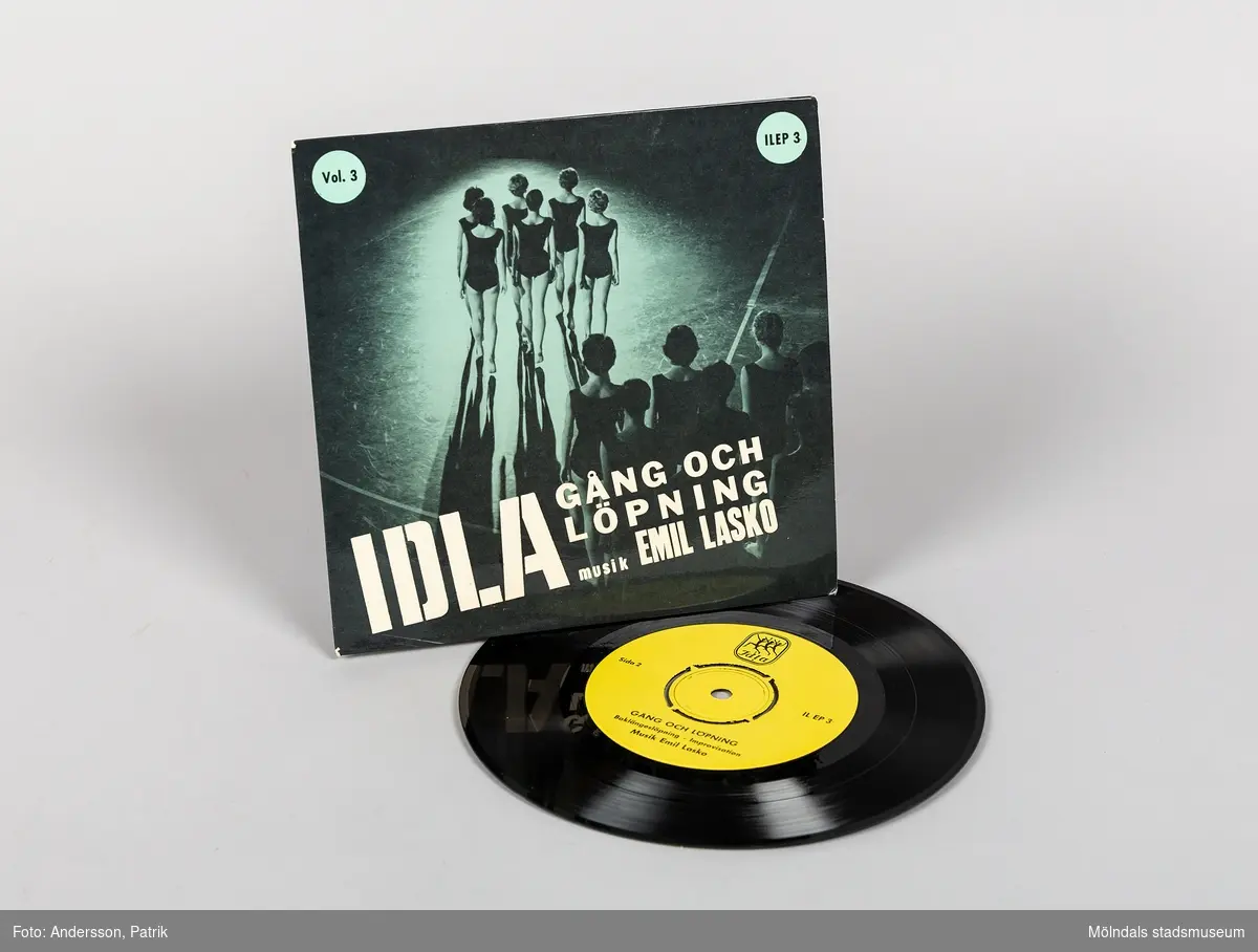 EP-skivan: "IDLA GÅNG OCH LÖPNING musik EMIL LASKO 
Vol. 3", utgiven av Föreningen Idla,

På omslagetsbaksida finns en sliten stämpel: 
"VÄSTRA REKTORSOMR...
SOLÄNGSSKOLAN"