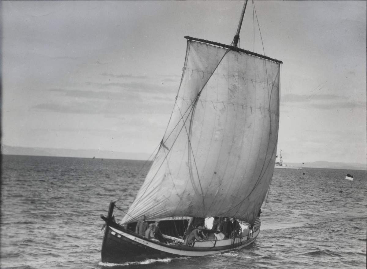Storbåt "Den siste viking" på Trondhjemsfjorden 1930-årene.