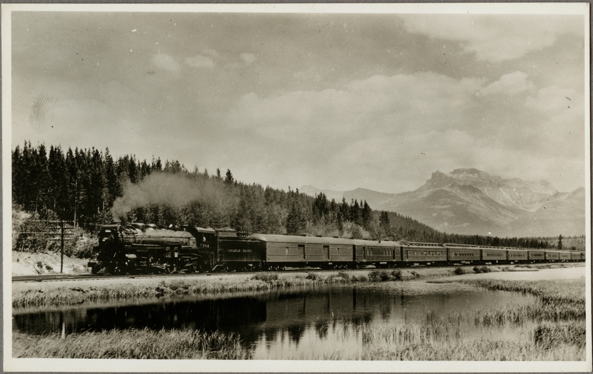 Canadian Pacific Railway, CPR P2 5384, Mikado typ med passagerartåg.