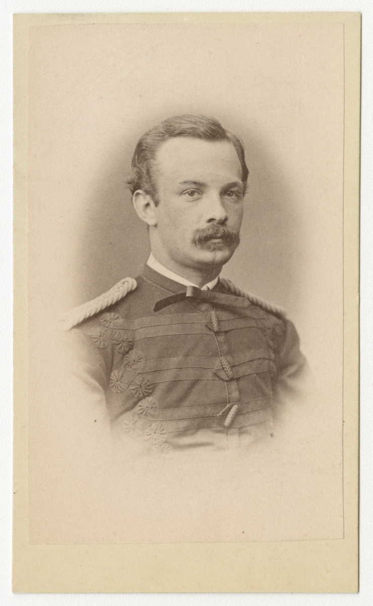 Porträtt av Emil Albin Smith, officer i Flottan.