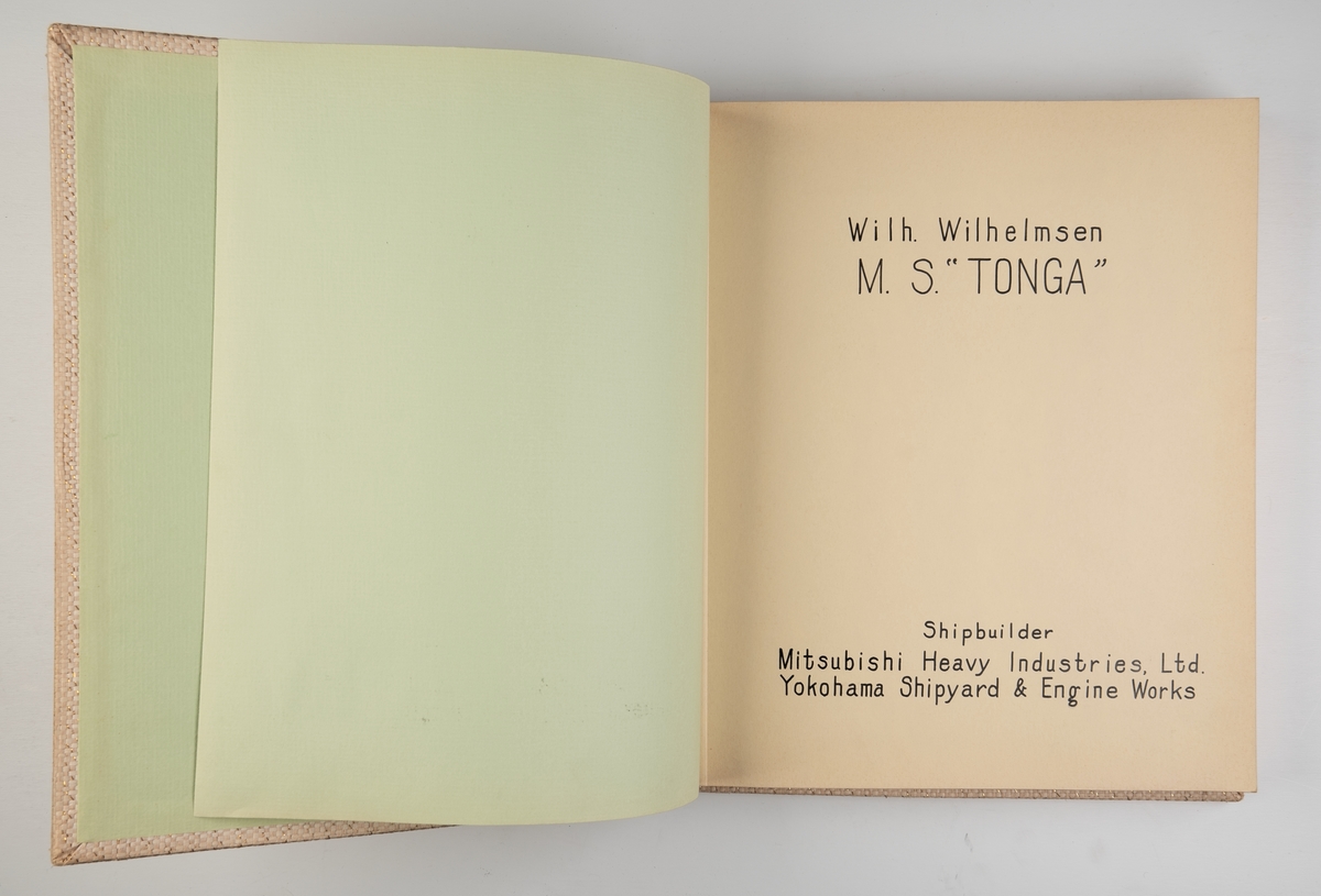 Album med fotografier fra byggingen og leveringen av motorskipet Tonga 1967-1968 ved Mitsubishi Heavy Industries i Yokohama