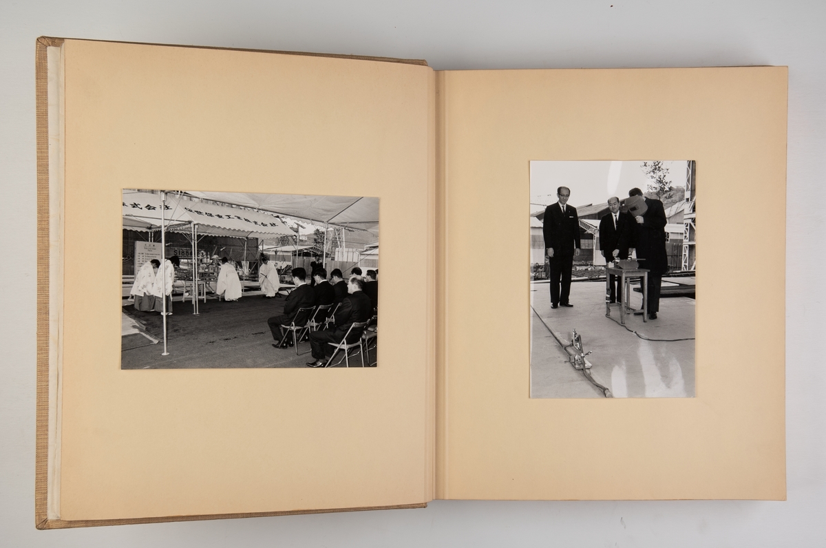 Album med fotografier av sjøsetting, dåp og overlevering av M/S 'Tyr'