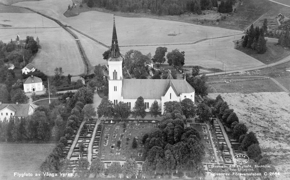 Den nya kyrkan i Vånga stod klar 1864 och invigdes 1866. Ritningarna hade levererats av professor Fredrik Wilhelm Scholander som visade på en katedralliknande kyrka i stil med engelsk gotik. Den nya kyrkan ersatte en äldre från sen medeltid. Delar av byggnaden finns bevarad och används idag som gravkapell.