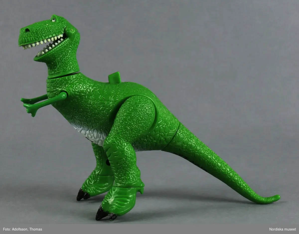 Figuren föreställer en dinosaourie vid namn Rex, som förekommer i filmen Toy Story.