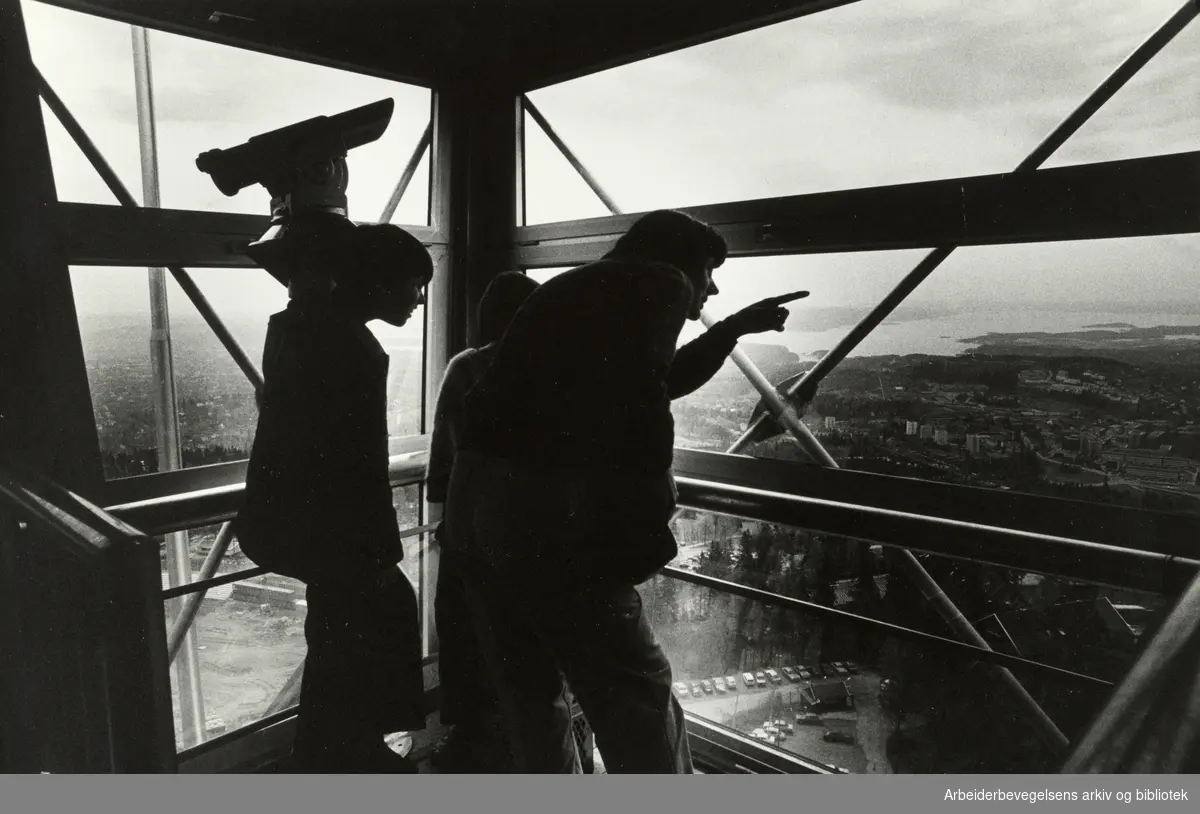 Holmenkollbakken. Utsikten fra tårnet. Juni 1981