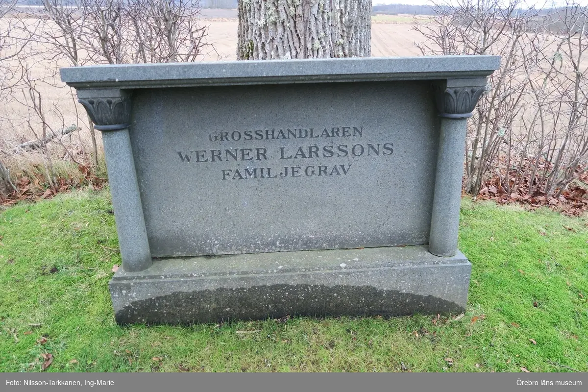 Ervalla kyrkogård Inventering av kulturhistoriskt värdefulla gravvårdar 2015, Kvarter 1.