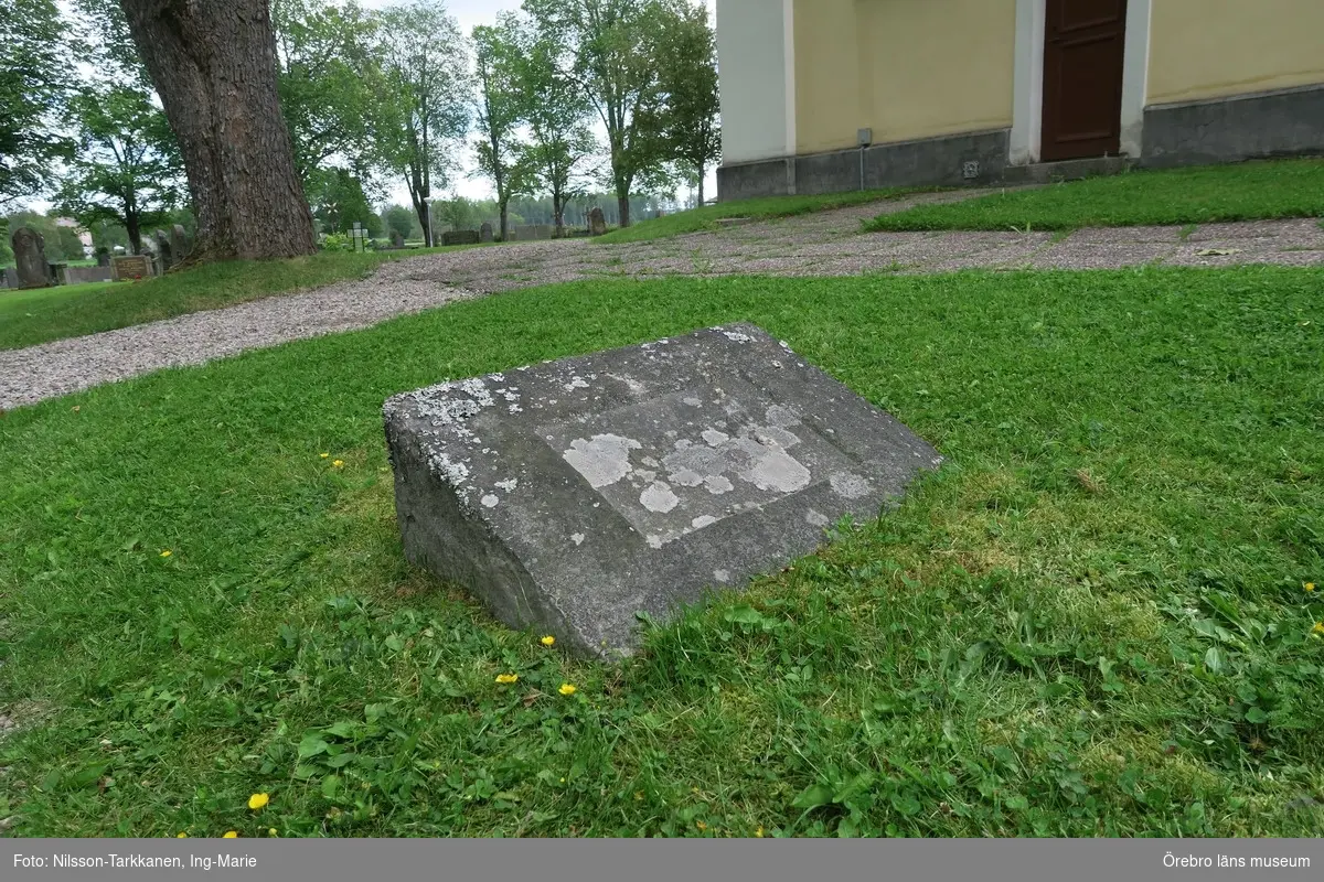 Ervalla kyrkogård Inventering av kulturhistoriskt värdefulla gravvårdar 2015, Kvarter 15.