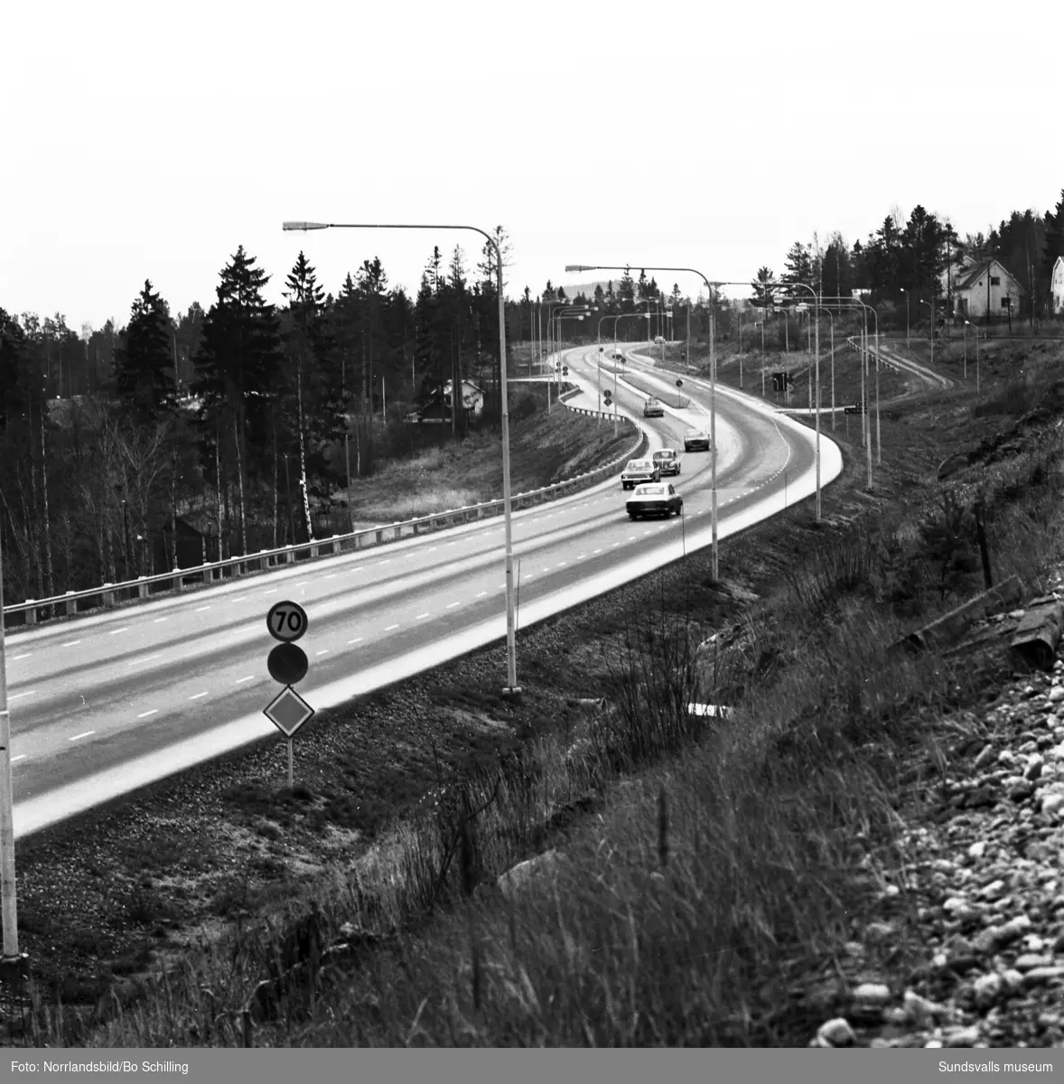 Vyer vid nybyggd del av E4:an söder om Sundsvall, vid avfarten mot Fläsian.
