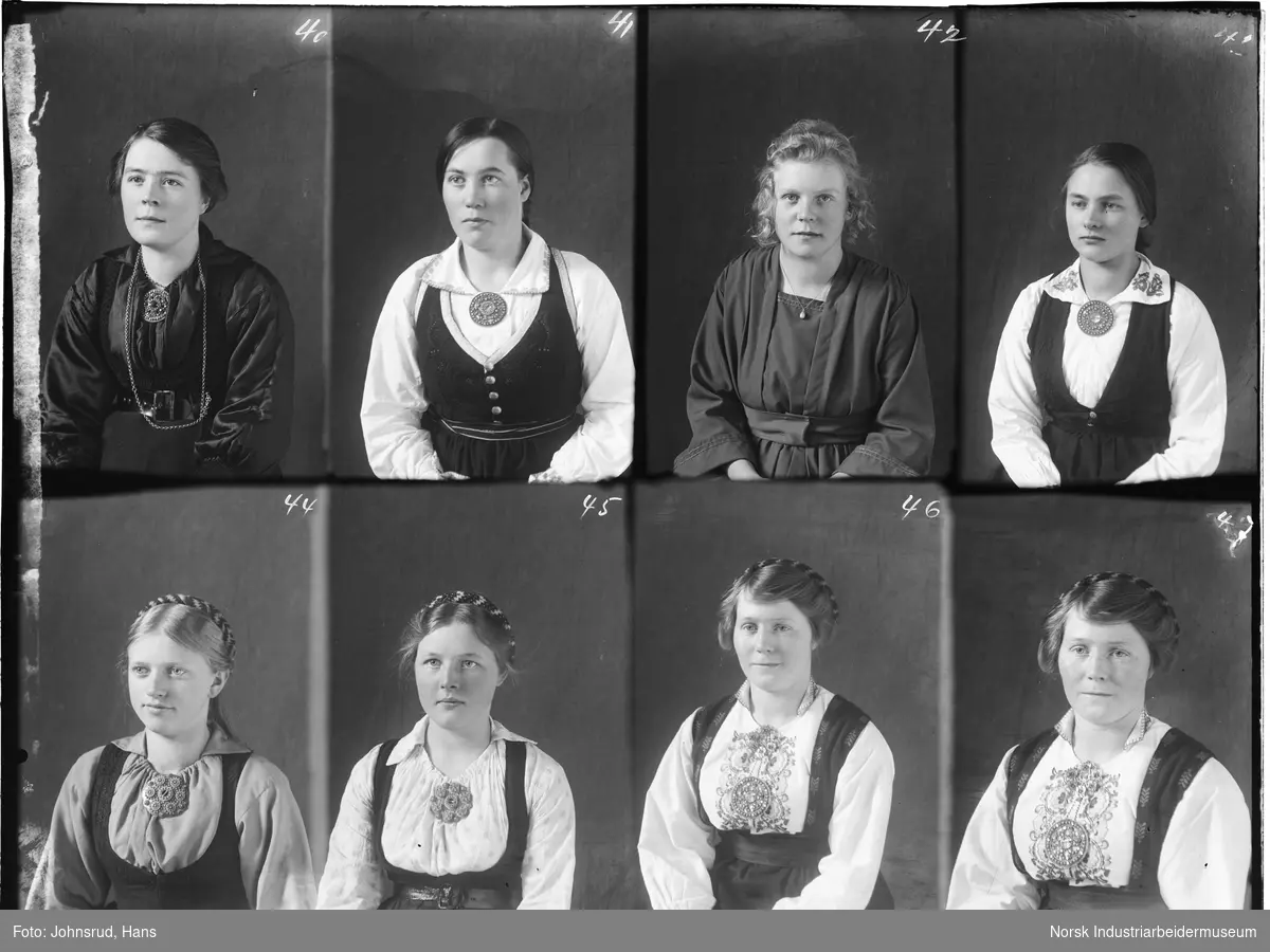 Åtte portretter av sittende elever ved Sagavoll ungdomskole. Bildene merket 46 og 47 er av samme person. Alle kvinnene untatt Anne Hollond i bildet merket 42 har på seg bunad.