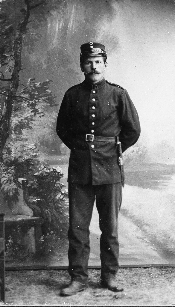 Harald P. Undheim (16.07.1882 - ) som soldat.