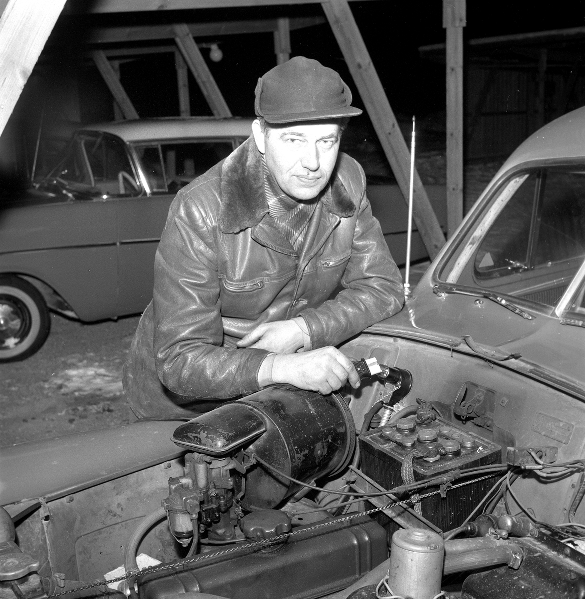 Garage i Rosta.
15 januari 1959. 
En bil av märket Volvo PV444.