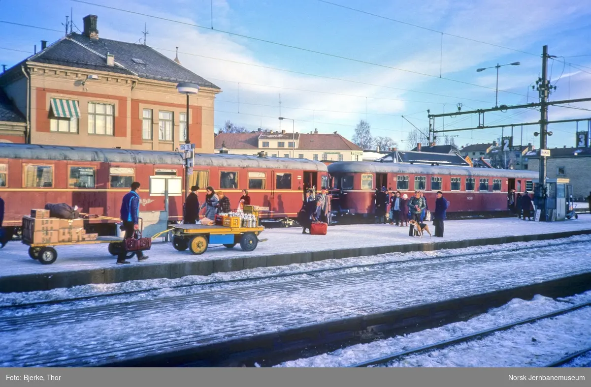Motorvognsett type 86 i ankommet persontog 376 fra Røros på Hamar stasjon