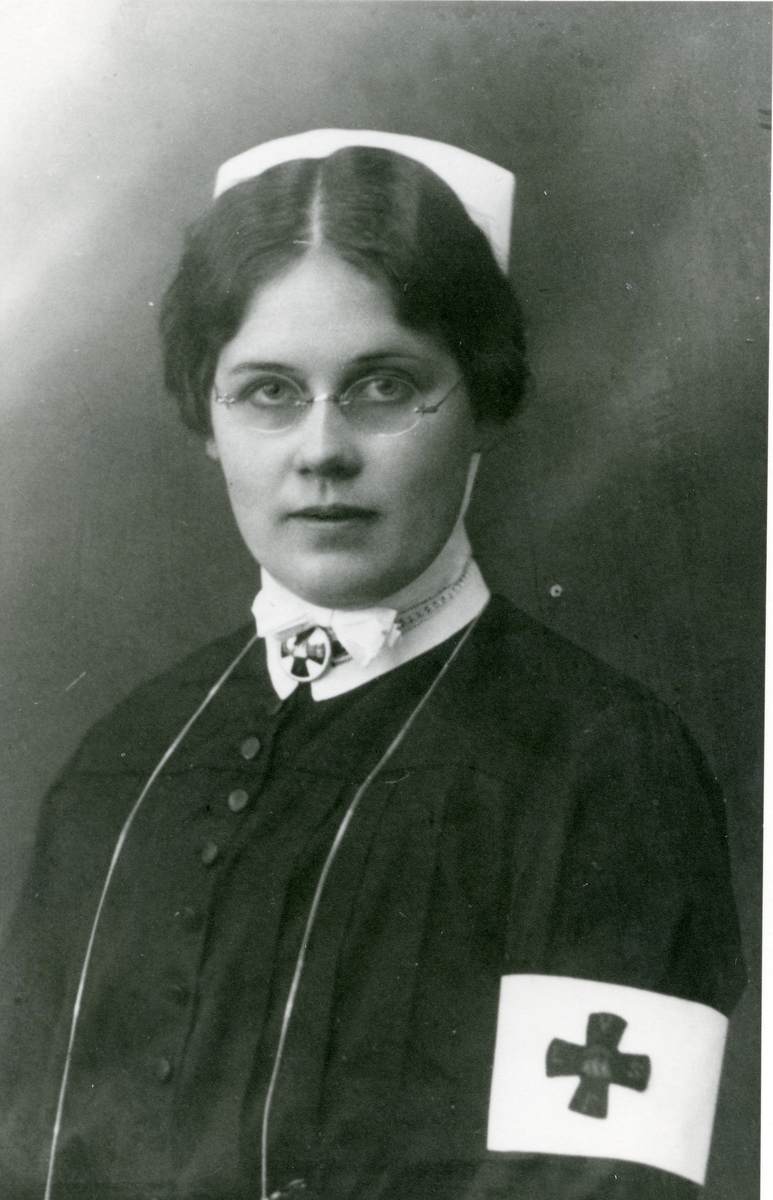 Stallhagen, Västerås.
Karin Berghök, genomgick ettårig sjuksköterskeutbildning 1923.