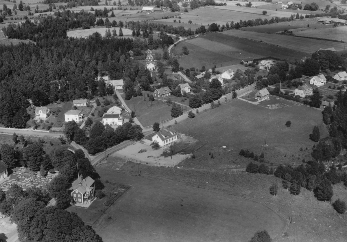 Flygfoto över Nye i Vetlanda kommun, Jönköpings län.  Nr: 1215/1957