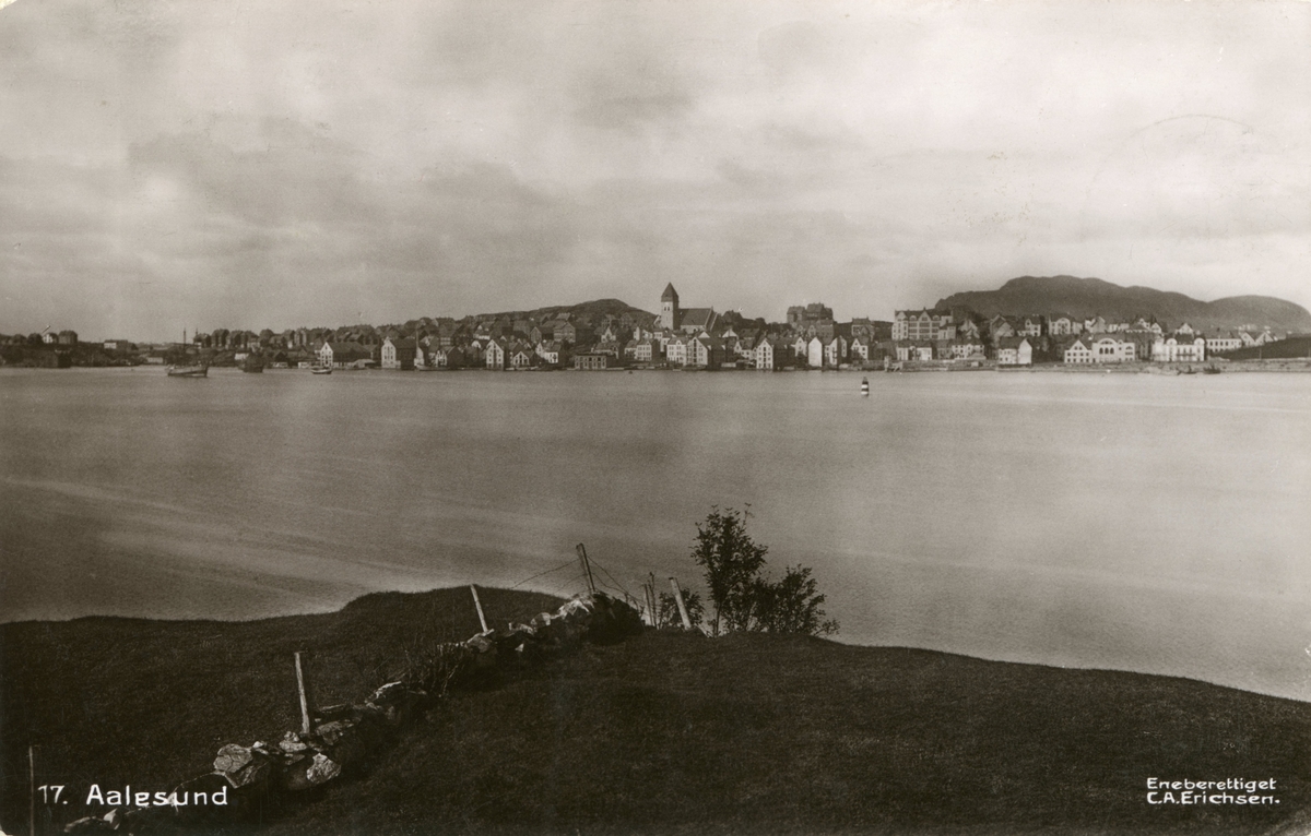 Oversiktsbilde av Aspøya i Ålesund sett fra Hessa.