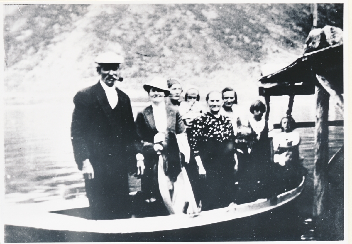 Personer på båttur.1940