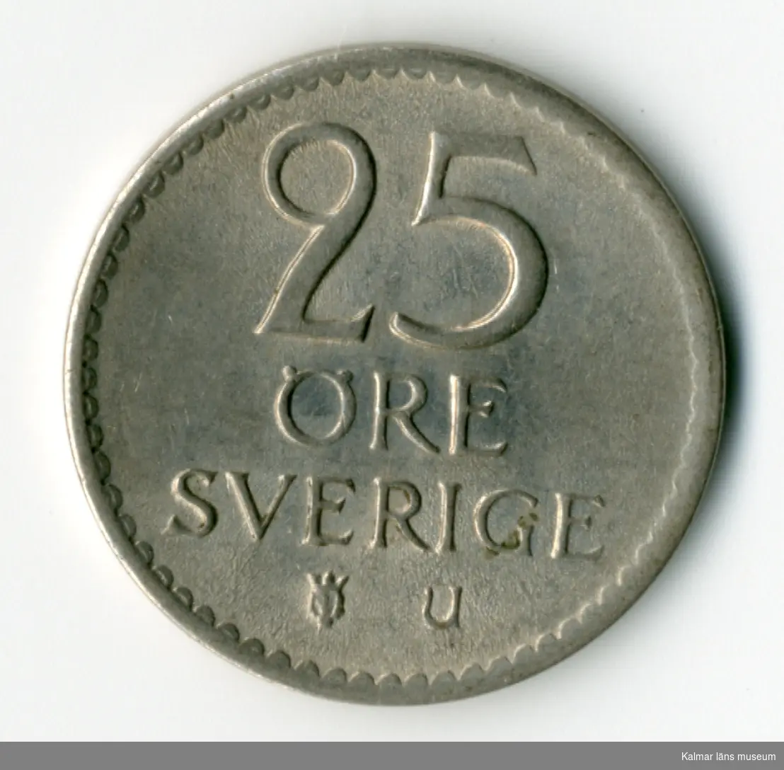 KLM 46167:71 Mynt, av metall, 25 öre. Utgiven 1968. Under Gustaf VI Adolfs tid.