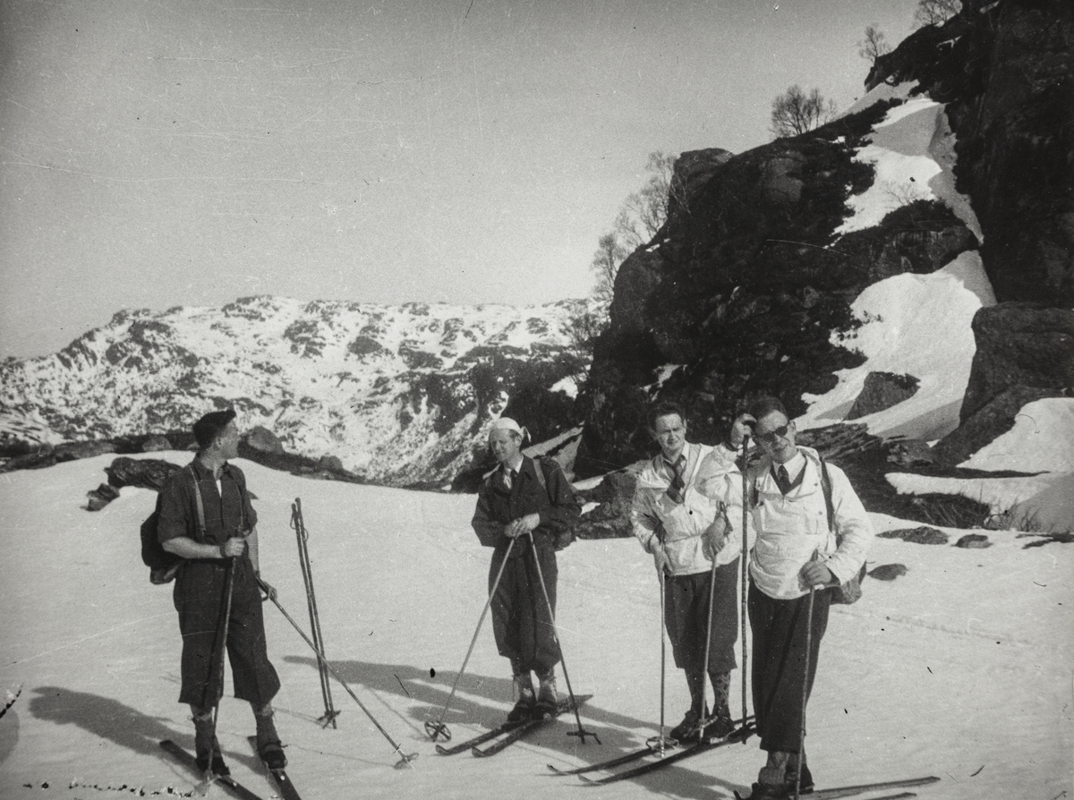 Haugesundere på skitur i Etnefjellene, våren 1949.