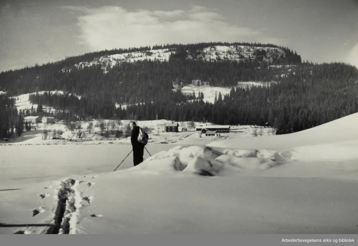 Nordmarka: Kikuttoppen. Bonna og Kikutstua. Februar 1956