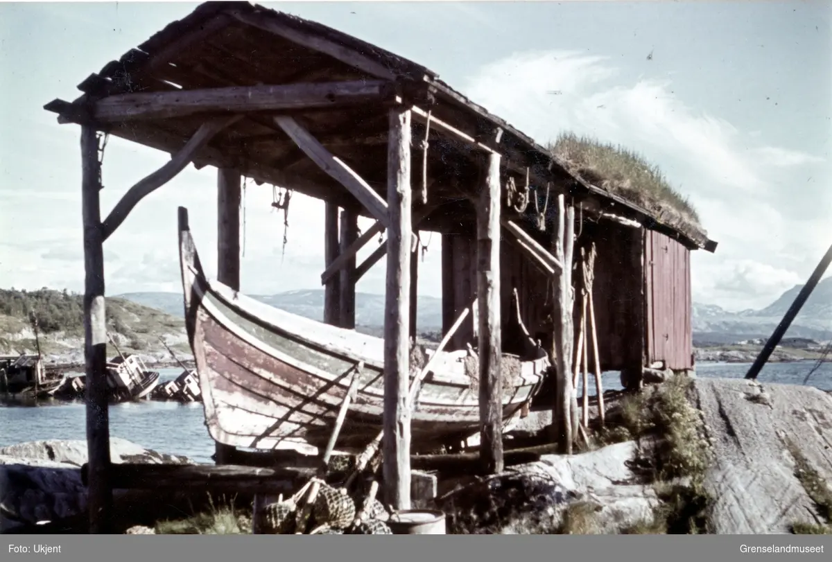 Et fiskevær langs Helgelandskysten. 