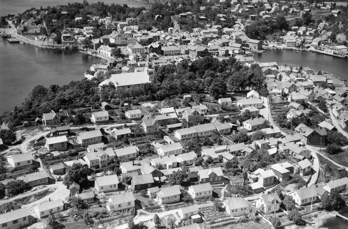 Flyfotoarkiv fra Fjellanger Widerøe AS, fra Porsgrunn Kommune, Bybilde Brevik. Fotografert 1949