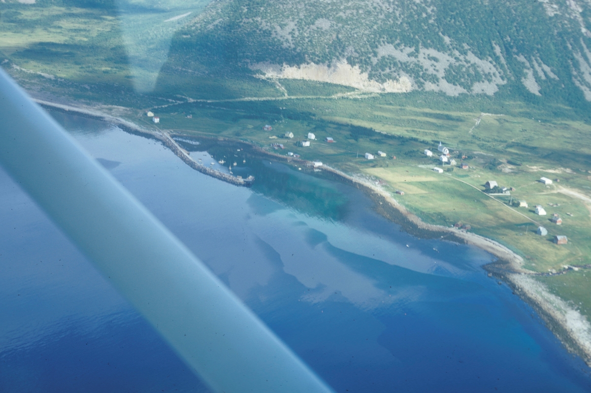 Flyfoto over Flakstadvåg, Senja.