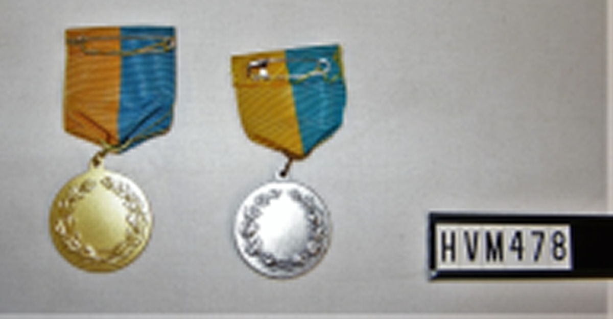 Runda medaljer med band, Guld och Silver, råa medaljer