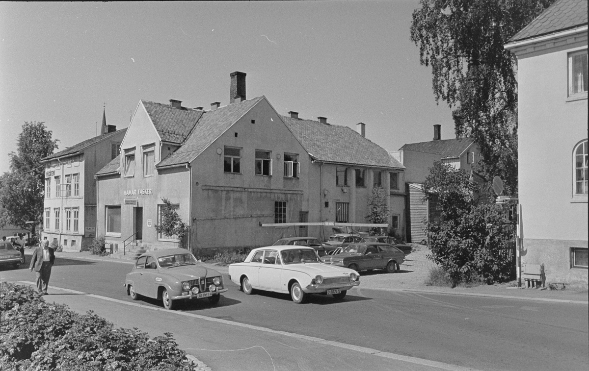 Hamar Vaskeri, Grønnegata 85, personbiler. Gateparti Hamar.