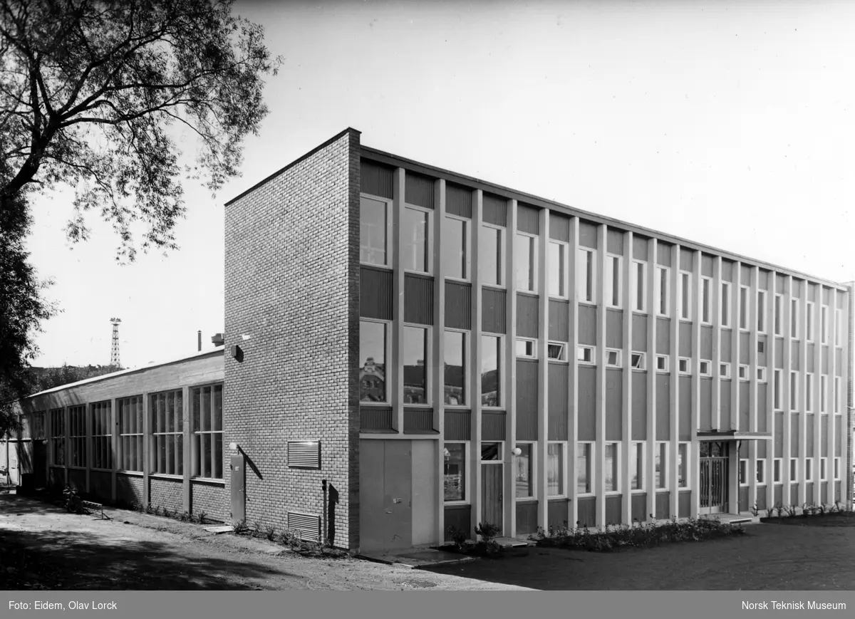 Elektrodefabrikken til Christiania Spigerverk. Fabrikken ble bygget i perioden 1960-64.