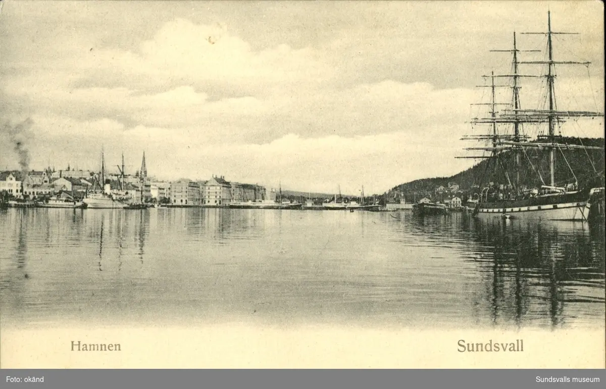 Vykort med motiv över hamnen i Sundsvall.