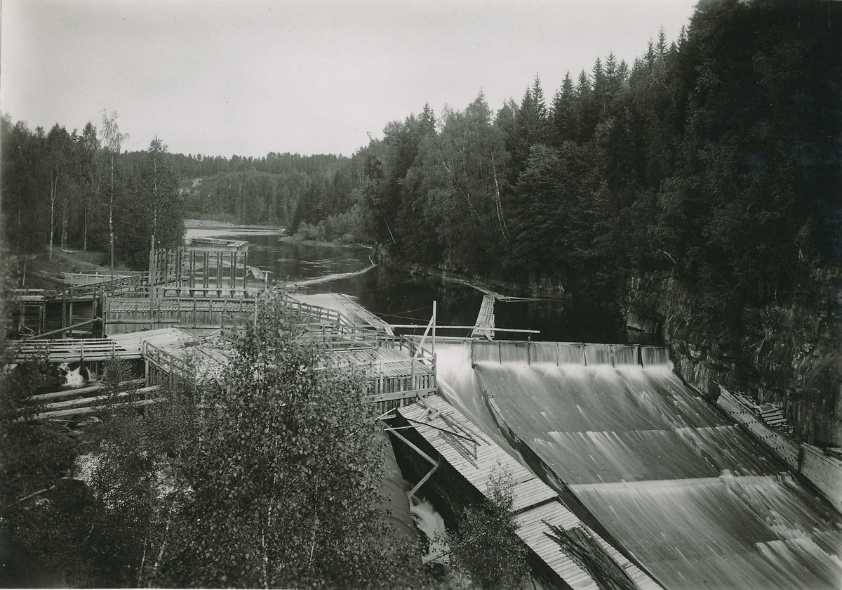 Dam og vanninntak på A/S Kistefos Træsliberi